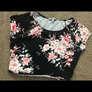 Women’s M Floral Patterned Crop Top.